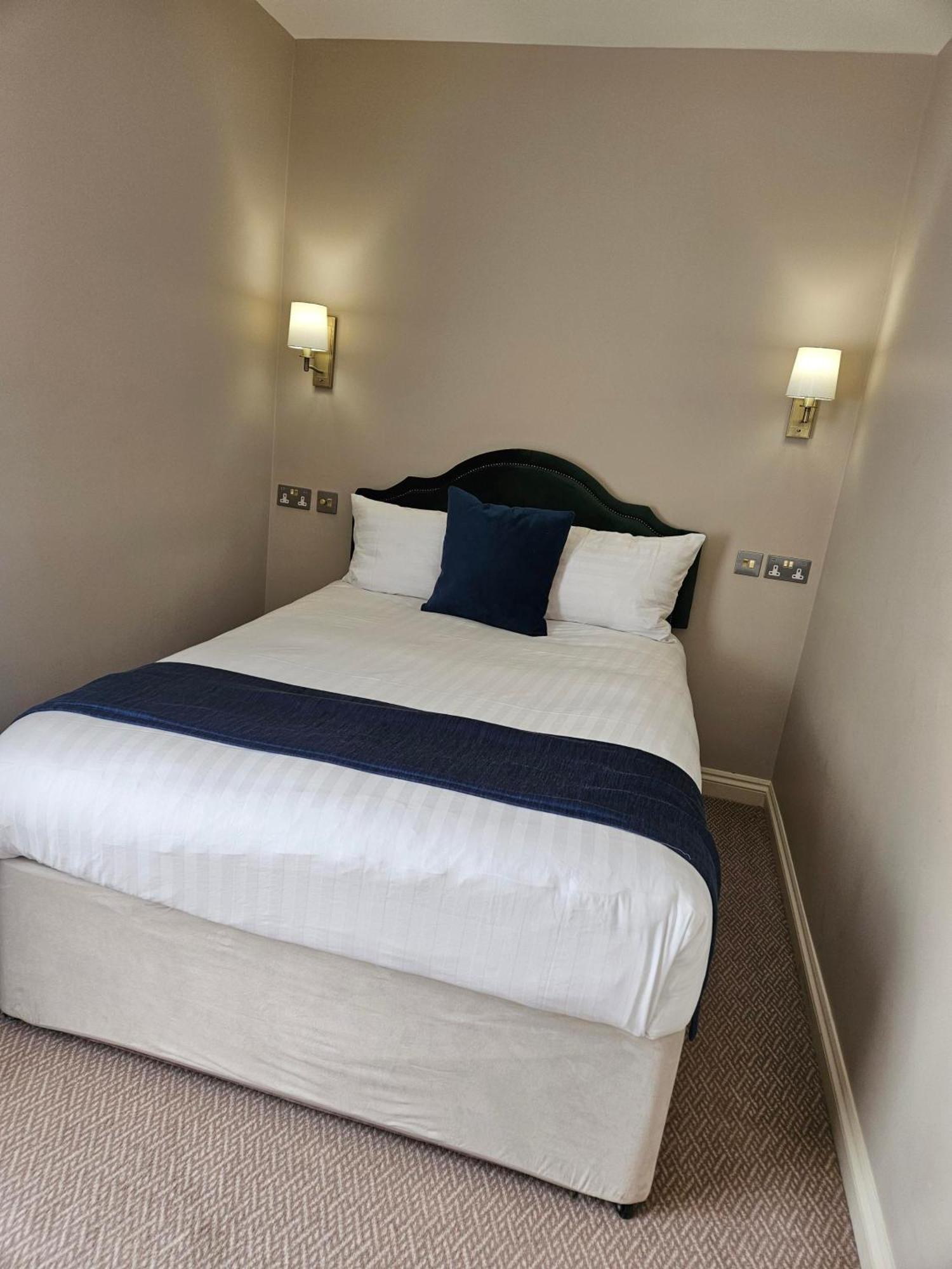 Owston Hall 3*